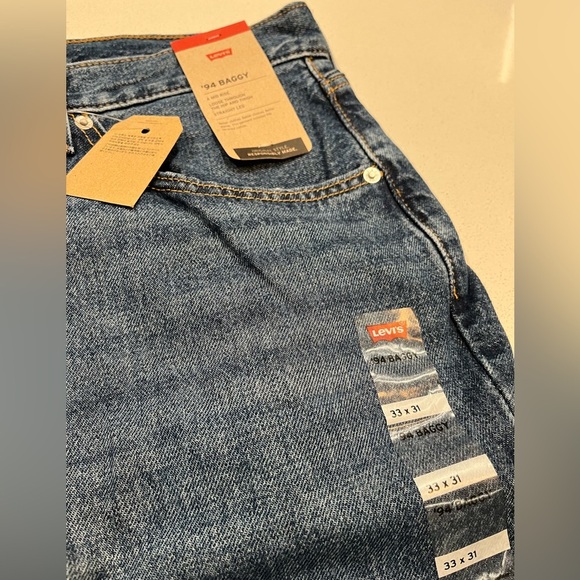 NEW Levi’s ‘94 Baggy MidRise Bootcut Jeans- 33 by 31 - Picture 9 of 9